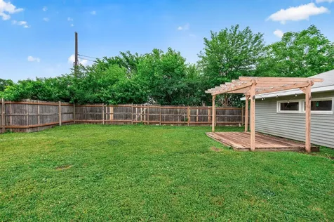 2267 Shawnee Drive North Saint Paul MN 55109