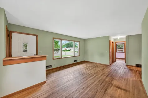 2267 Shawnee Drive North Saint Paul MN 55109