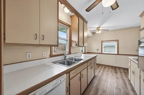 2267 Shawnee Drive North Saint Paul MN 55109