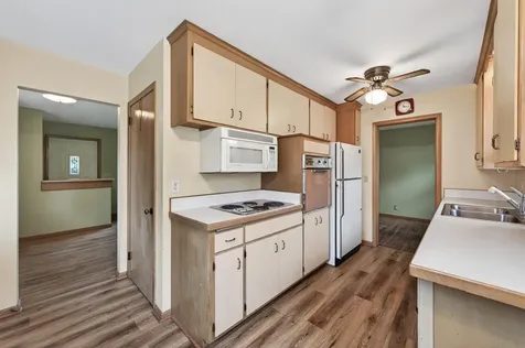 2267 Shawnee Drive North Saint Paul MN 55109