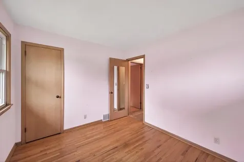 2267 Shawnee Drive North Saint Paul MN 55109