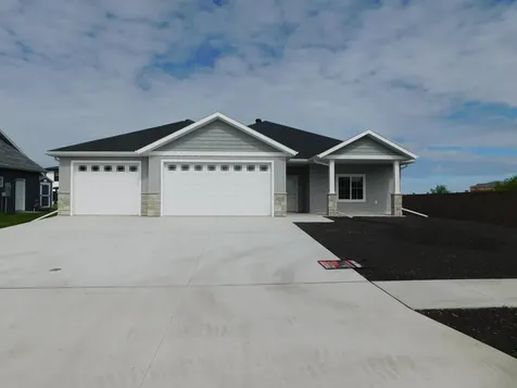 4203 Pine Parkway S Fargo ND 58104