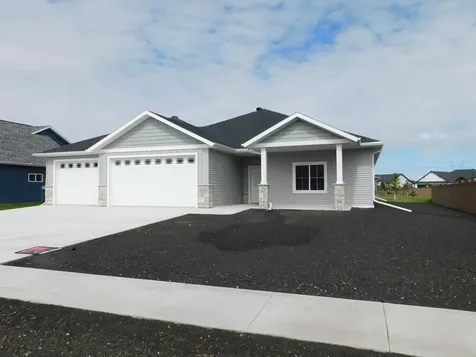 4203 Pine Parkway S Fargo ND 58104