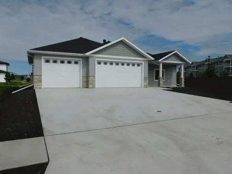 4203 Pine Parkway S Fargo ND 58104