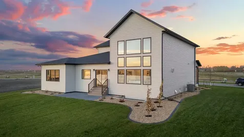 8147 Memory Lane Horace ND 58047