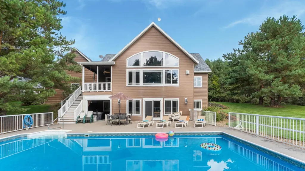 3191 Crestwood Drive NE Alexandria MN 56308