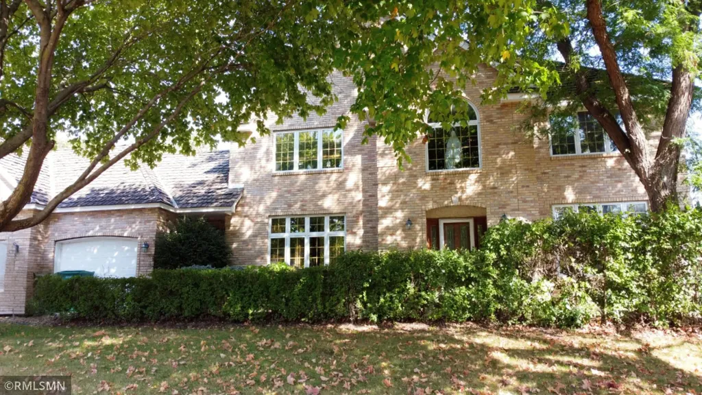 171 Red Oaks Drive Vadnais Heights MN 55127