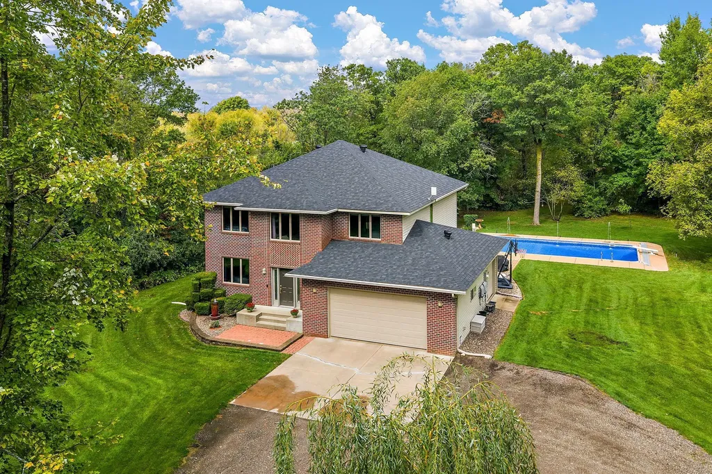 1224 Us Highway 12 Roberts WI 54023