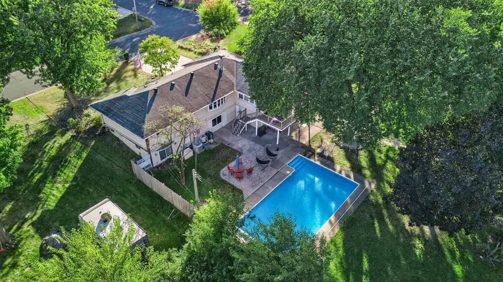 8710 60th Avenue N New Hope MN 55428