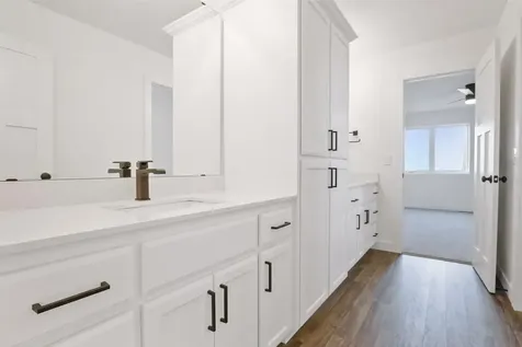 4928 Parkside Circle Eagan MN 55123