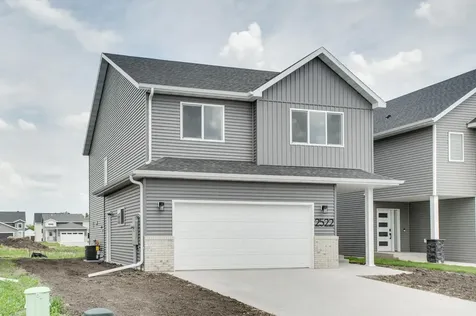 2522 38th Avenue S Moorhead MN 56560