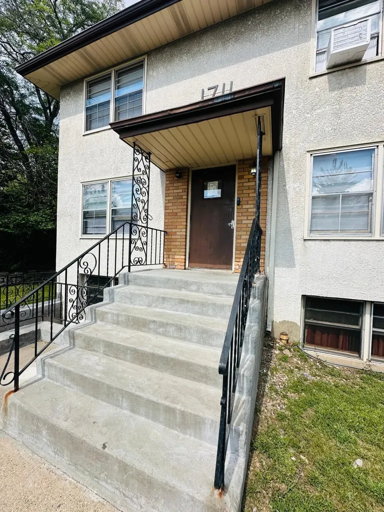 1711 7th Street E Saint Paul MN 55106