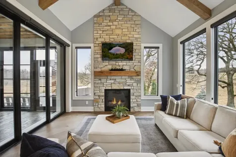 935 Lakewood Hills Road Eagan MN 55123