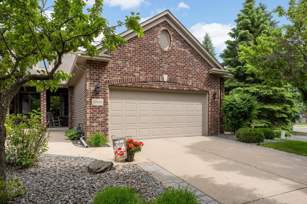 17034 Kings Court Lakeville MN 55044