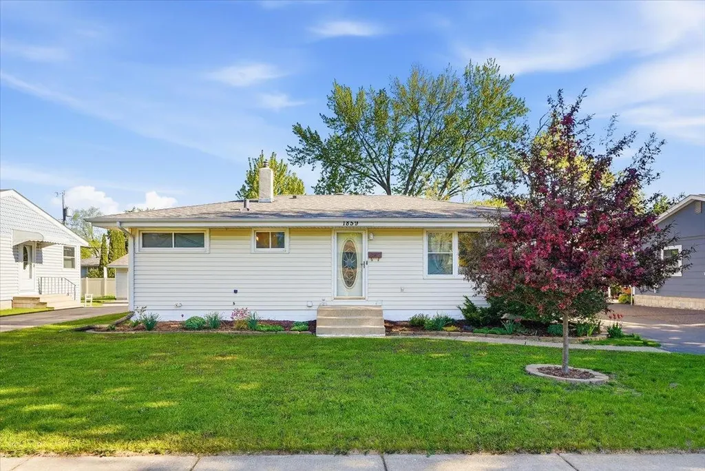 1859 6th Street White Bear Lake MN 55110