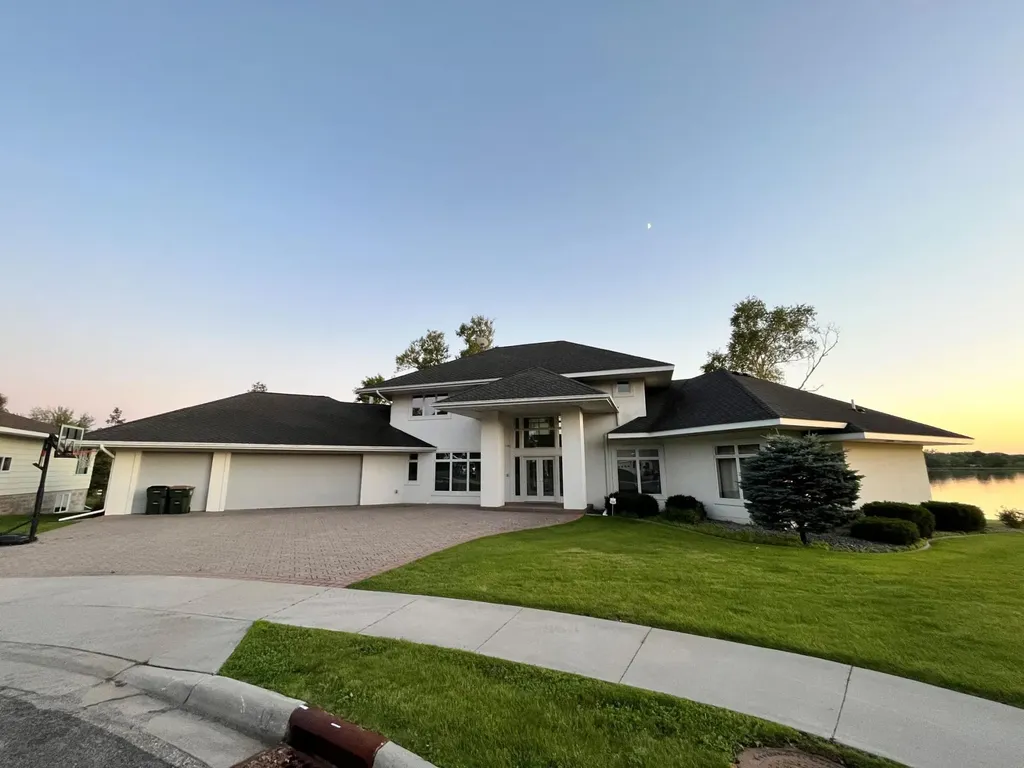 553 Lake Street N Sauk Centre MN 56378