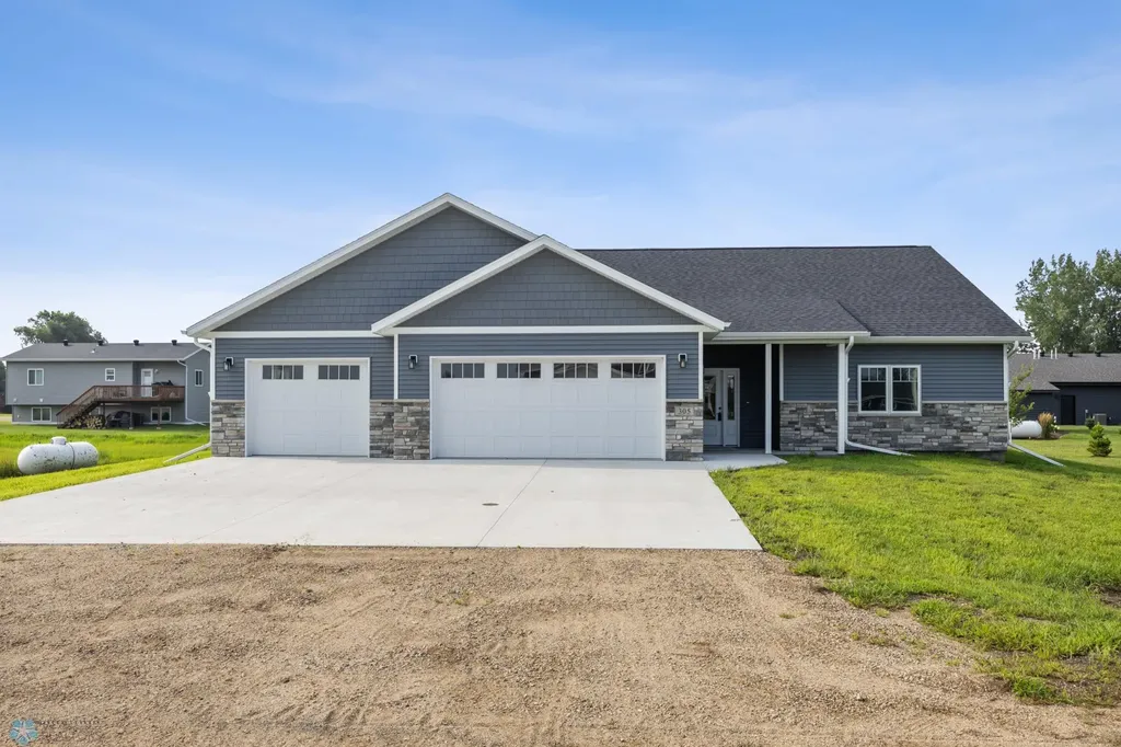 305 Prairie Drive N Hankinson ND 58041