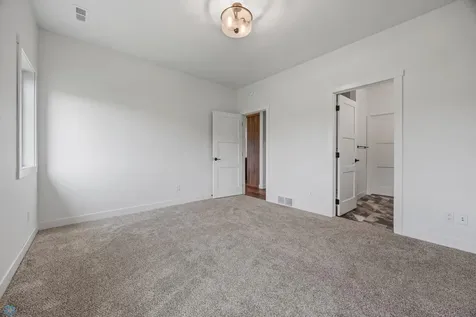 305 Prairie Drive N Hankinson ND 58041