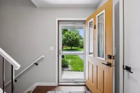 5533 Golfview Lane N Oakdale MN 55128