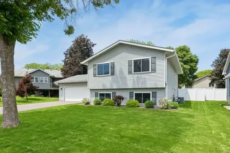 5533 Golfview Lane N Oakdale MN 55128