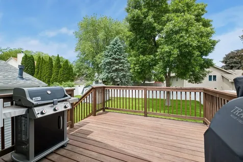 5533 Golfview Lane N Oakdale MN 55128
