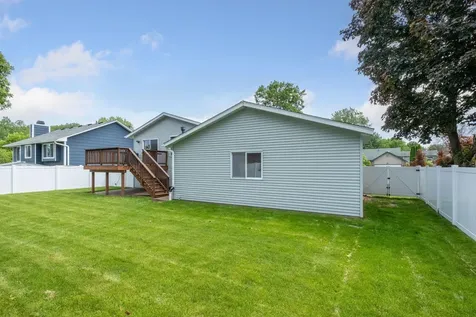 5533 Golfview Lane N Oakdale MN 55128