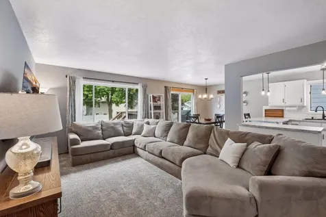 5533 Golfview Lane N Oakdale MN 55128