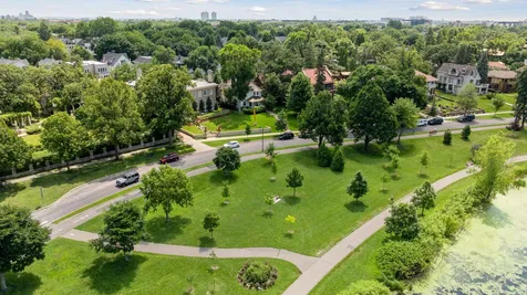 2225 E Lake Of The Isles Parkway Minneapolis MN 55405