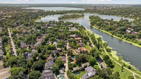 2225 E Lake Of The Isles Parkway Minneapolis MN 55405