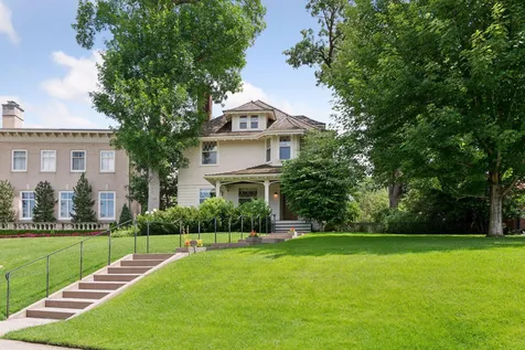 2225 E Lake Of The Isles Parkway Minneapolis MN 55405