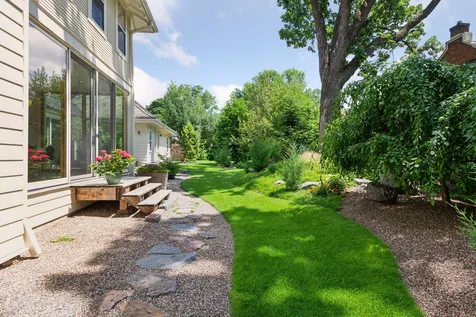2225 E Lake Of The Isles Parkway Minneapolis MN 55405