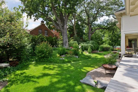 2225 E Lake Of The Isles Parkway Minneapolis MN 55405