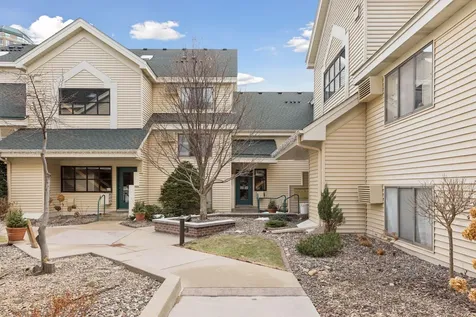 7635 Edinborough Way Edina MN 55435