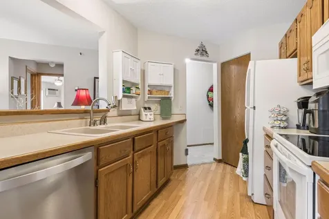 7635 Edinborough Way Edina MN 55435