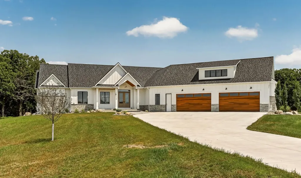 4868 Royal Oaks Circle SW Rochester MN 55902