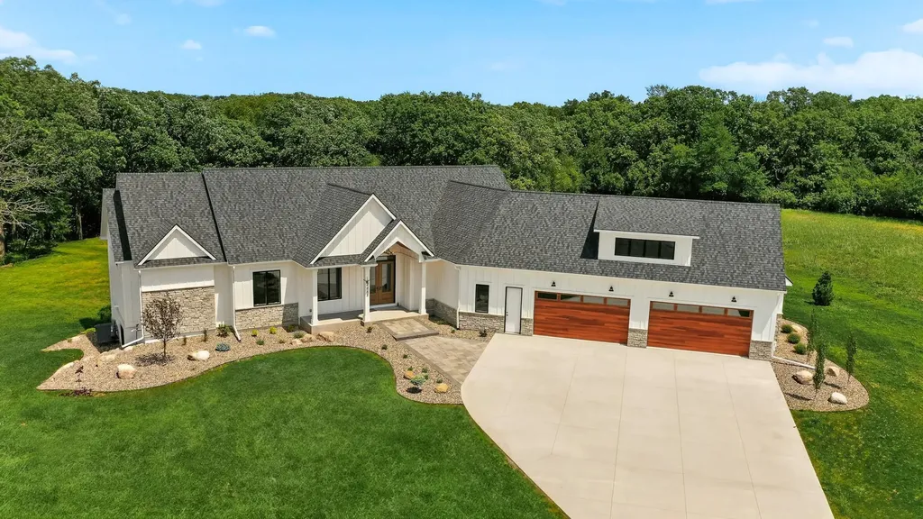 4868 Royal Oaks Circle SW Rochester MN 55902