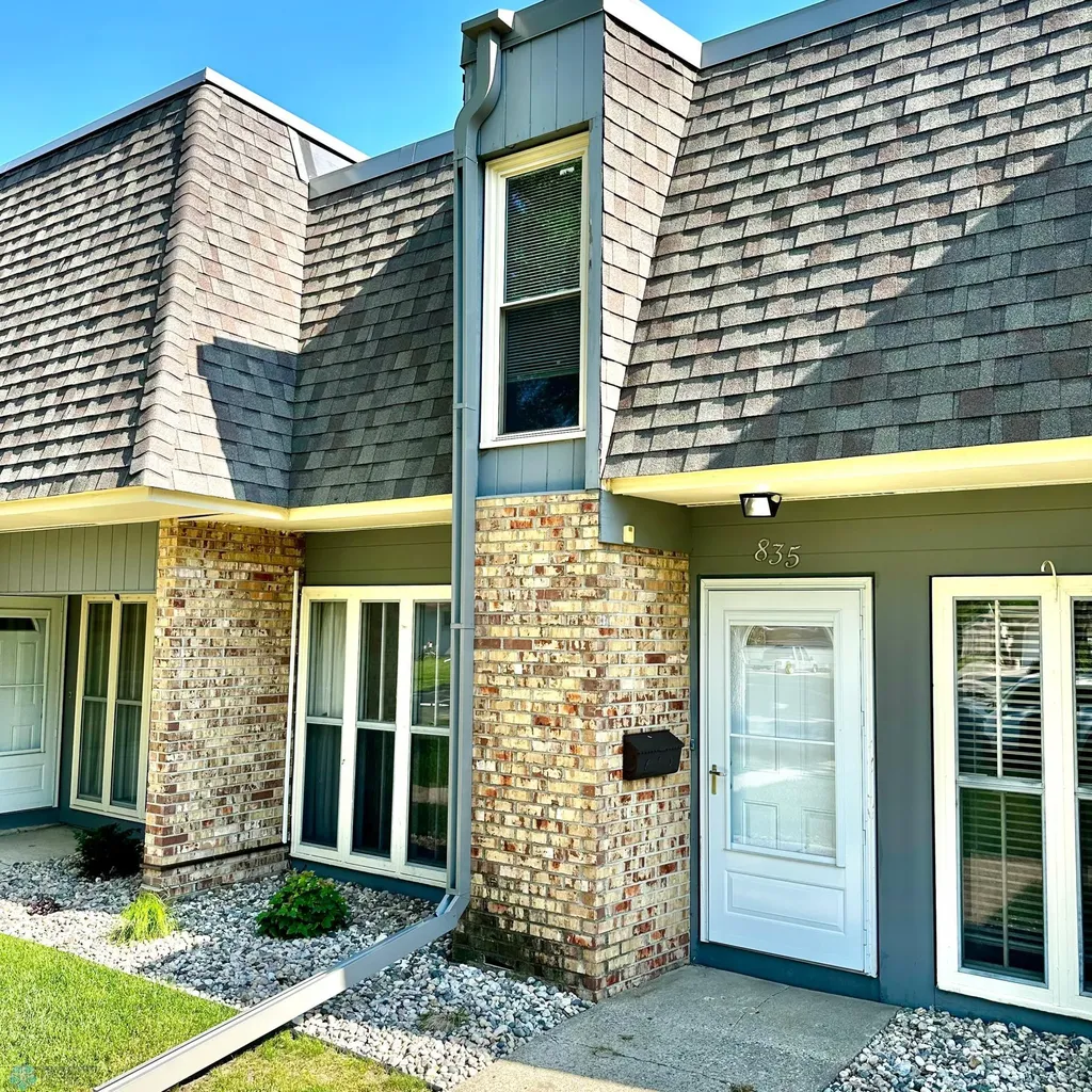835 23rd Avenue S Moorhead MN 56560