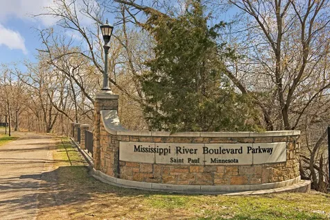 956 Mississippi River Boulevard S Saint Paul MN 55116