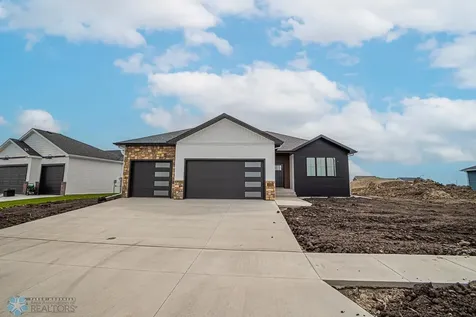 3187 66th Avenue S Fargo ND 58104