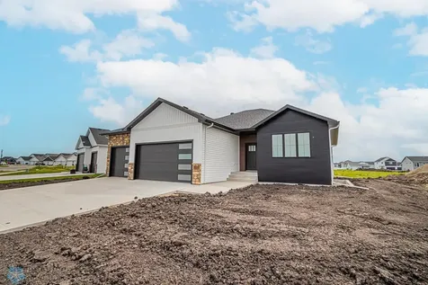 3187 66th Avenue S Fargo ND 58104