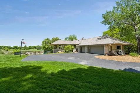 525 Navajo Road W Medina MN 55340