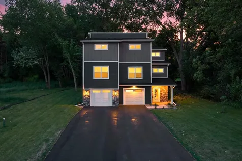 2817 Victoria Street N Roseville MN 55113