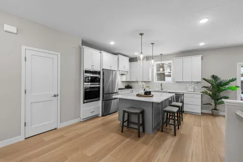 2817 Victoria Street N Roseville MN 55113