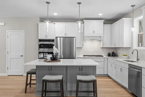 2817 Victoria Street N Roseville MN 55113