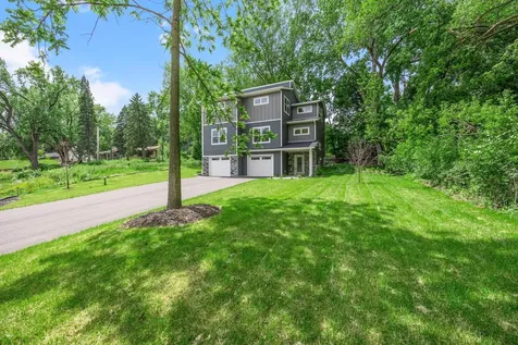 2817 Victoria Street N Roseville MN 55113