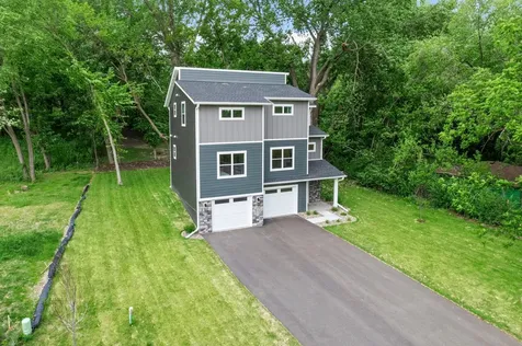 2817 Victoria Street N Roseville MN 55113