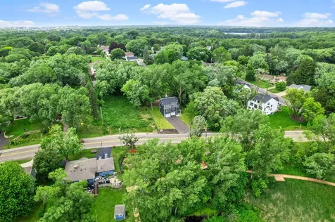 2817 Victoria Street N Roseville MN 55113