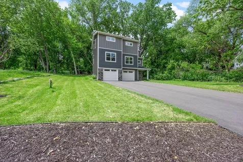 2817 Victoria Street N Roseville MN 55113