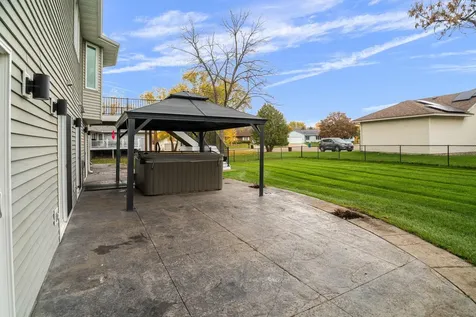 1162 Lakewood Drive S Maplewood MN 55119
