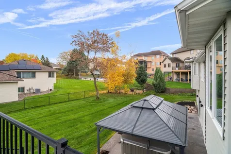 1162 Lakewood Drive S Maplewood MN 55119